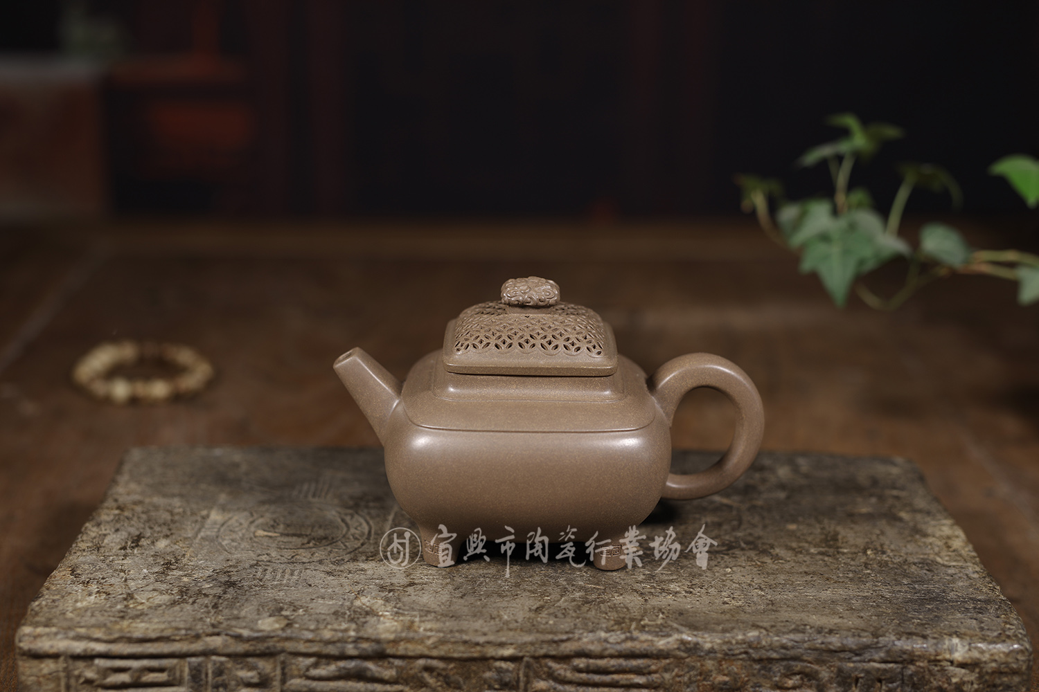 1611644850340067.jpg 白虎壶1.jpg