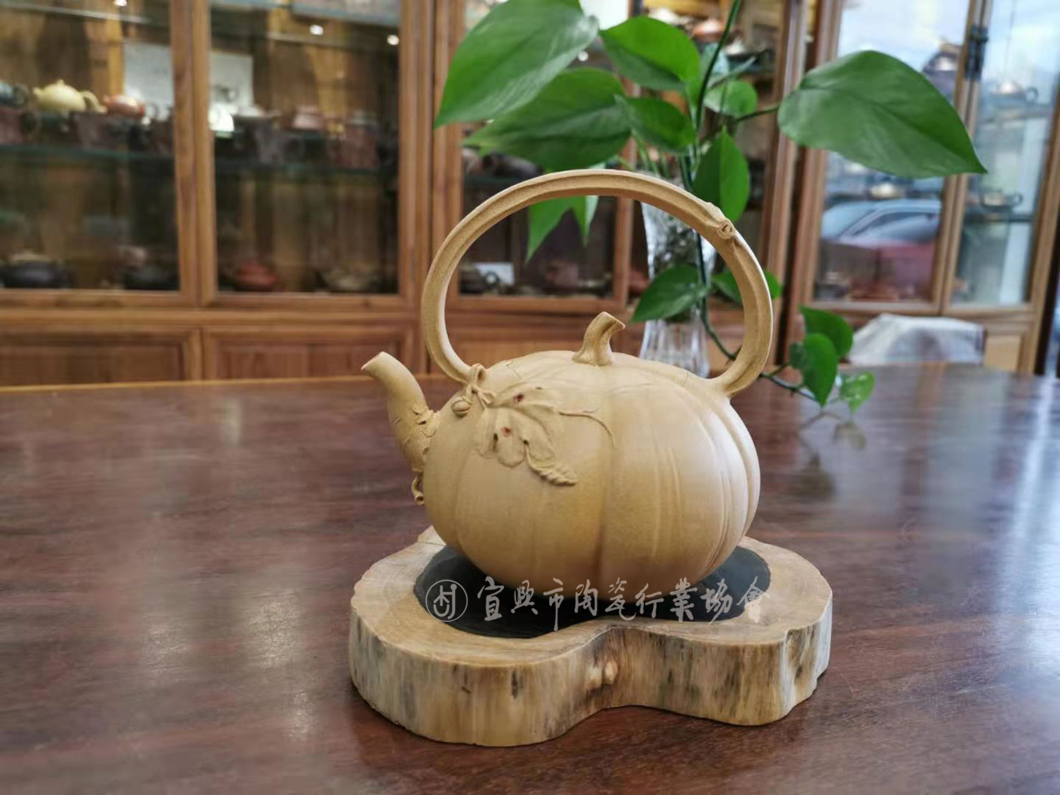 1615192941833540.jpg 南瓜提梁.jpg