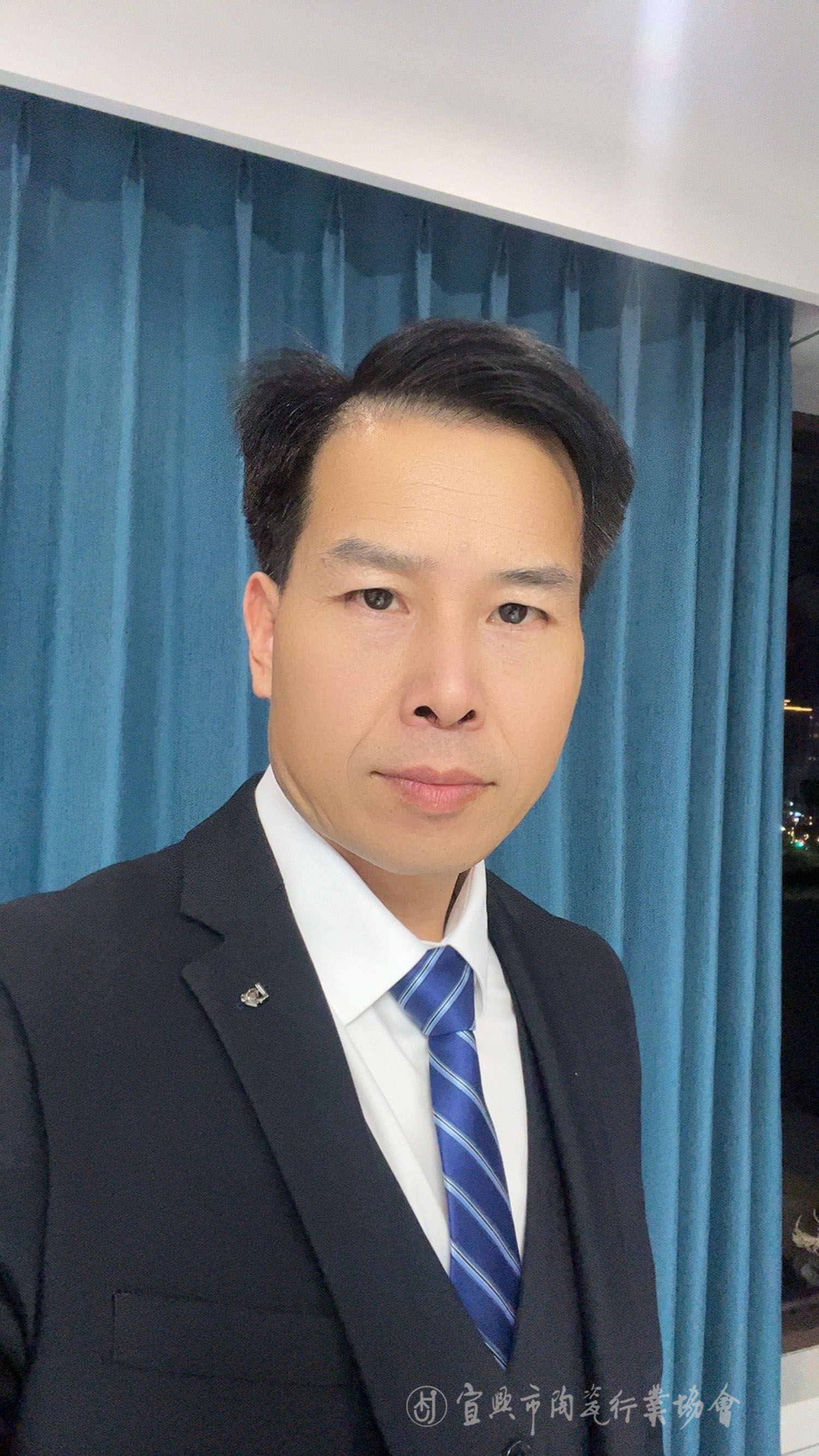 1703046430839557.jpg 人物2.jpg