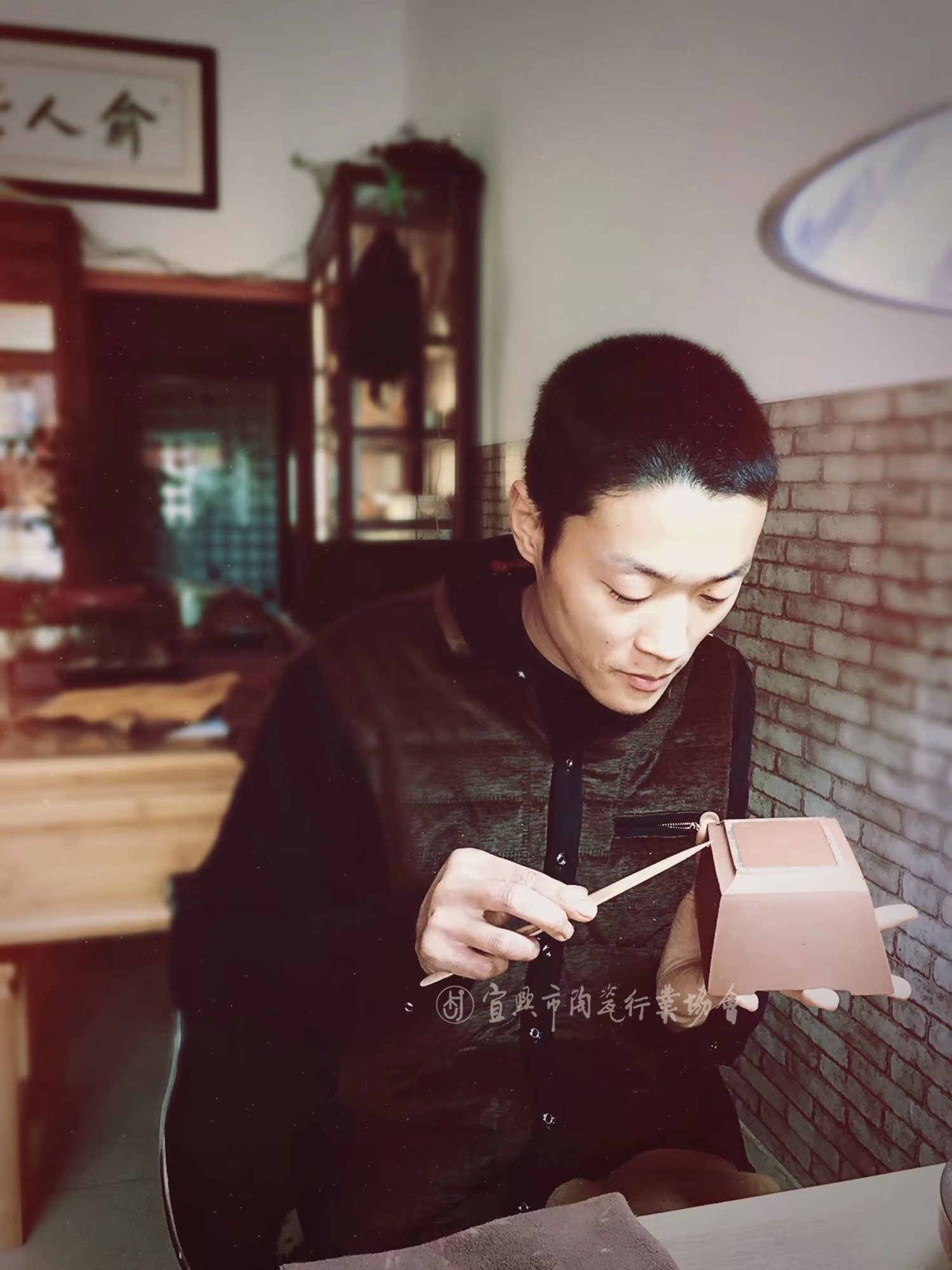 1703597941109857.jpg 人物2.jpg