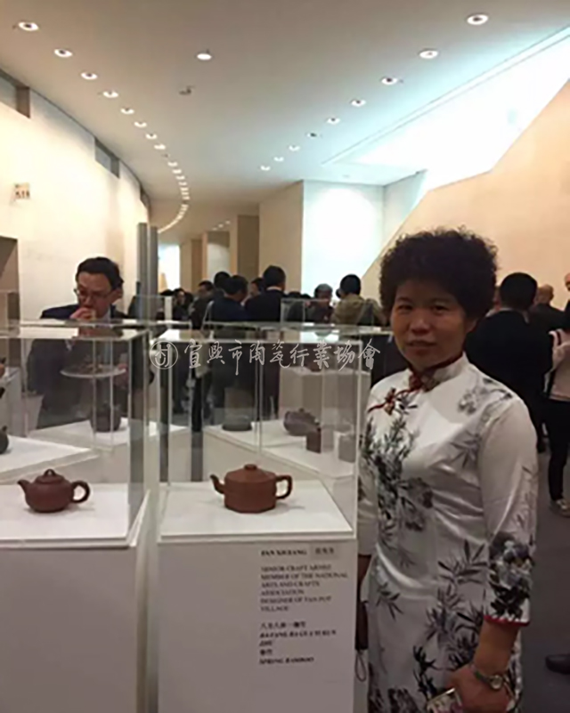 2016年参加赴英国伦敦陶瓷艺术交流活动,两件作品在大英博物馆展出.jpg