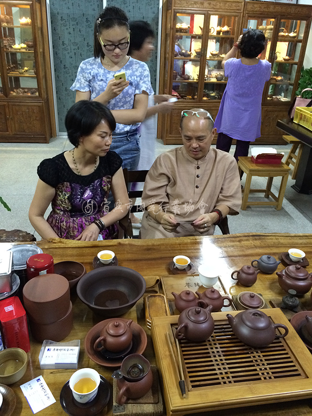 与台湾茶文化会长交流.JPG
